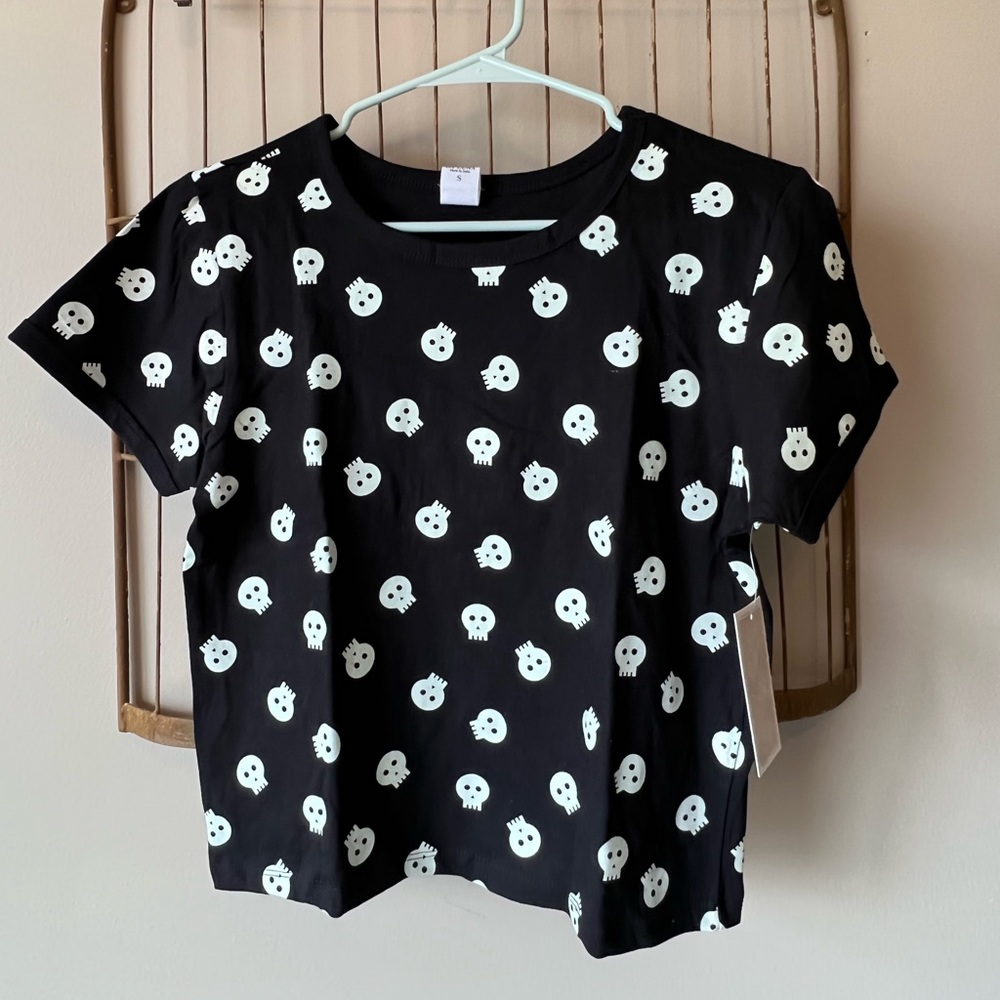 NWT La Luna Glow-in-the-Dark Shirt
